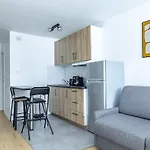 Comfortable , Porte-doree District, 파리