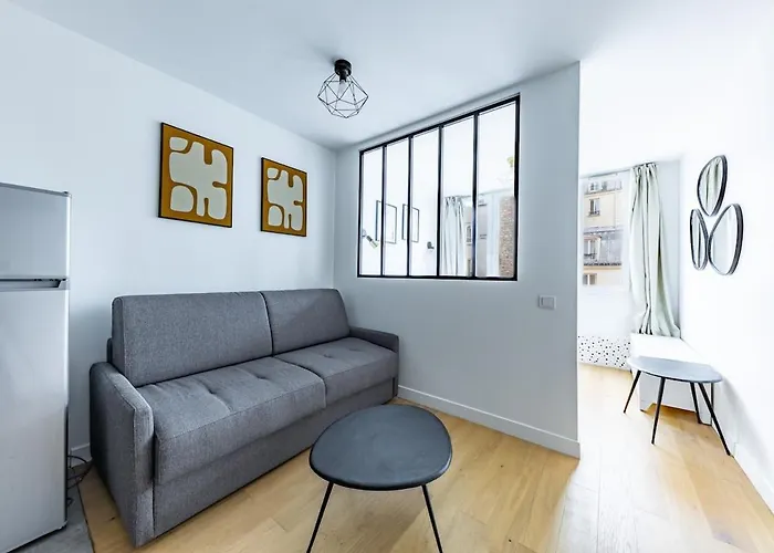 Comfortable , Porte-doree District, Parijs