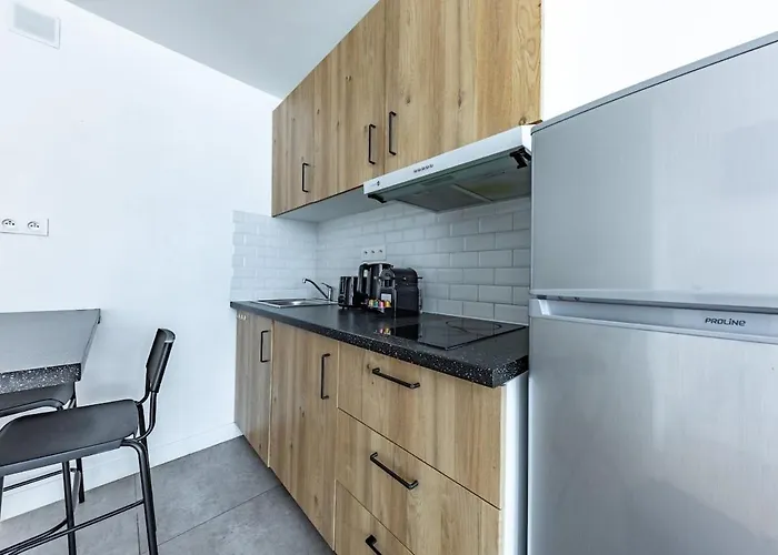 Appartement Comfortable , Porte-doree District, Parijs