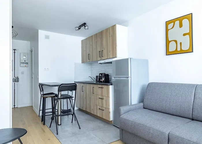 Comfortable , Porte-doree District, Parijs