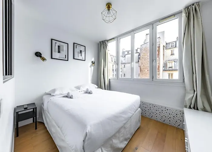 Appartement Comfortable , Porte-doree District, *