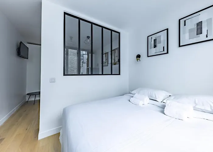 Comfortable , Porte-doree District, Parijs