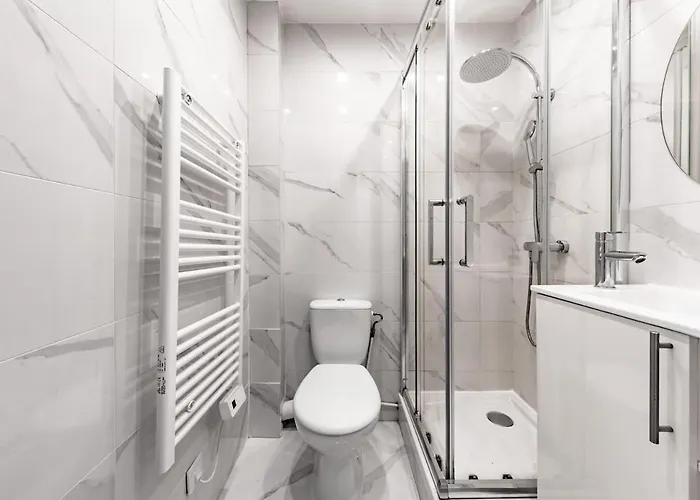 Appartement Comfortable , Porte-doree District,