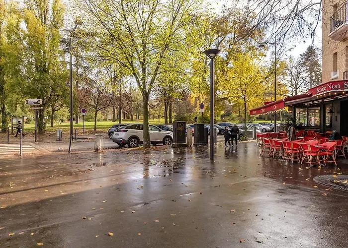 Comfortable , Porte-doree District, * Parijs