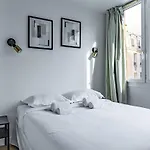 Comfortable , Porte-doree District, Apartment Paris