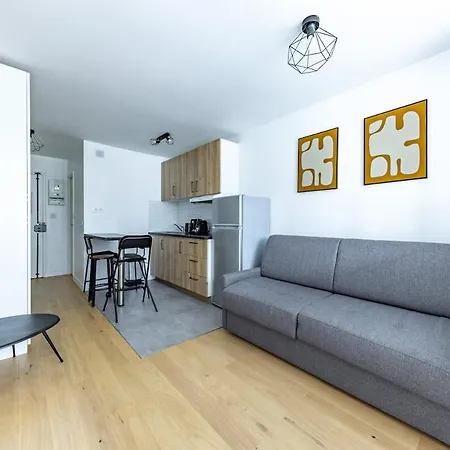 Comfortable , Porte-doree District,