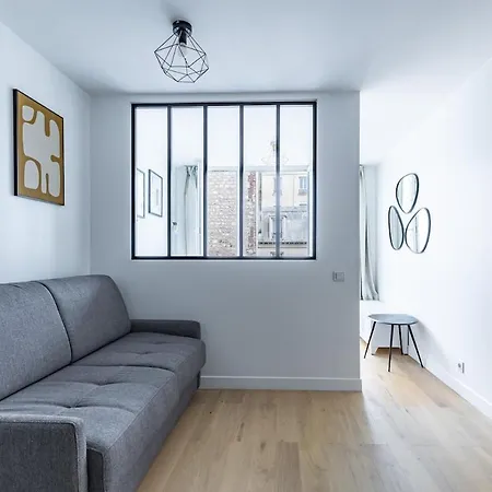 Comfortable , Porte-doree District, *