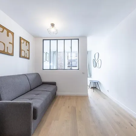 Comfortable , Porte-doree District, Lägenhet *