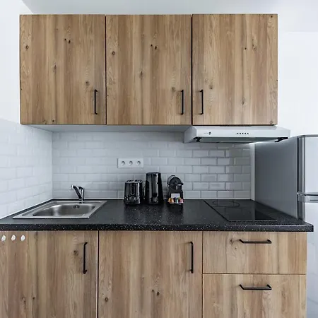 Comfortable , Porte-doree District, Lägenhet *