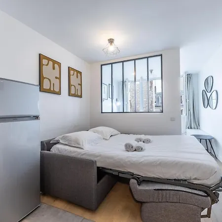 Comfortable , Porte-doree District, Lägenhet Paris