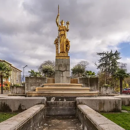 Comfortable , Porte-doree District, * Paris