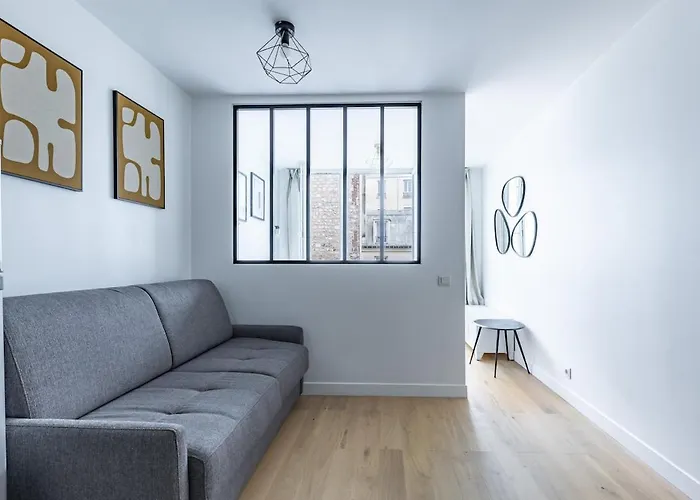 Comfortable , Porte-doree District, *