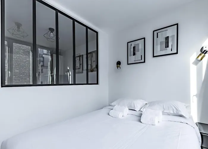 Comfortable , Porte-doree District,
