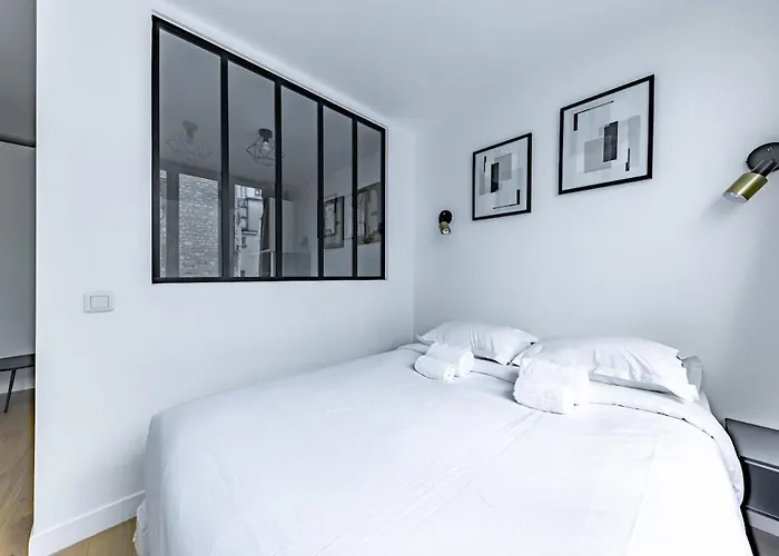 Comfortable , Porte-doree District, パリ