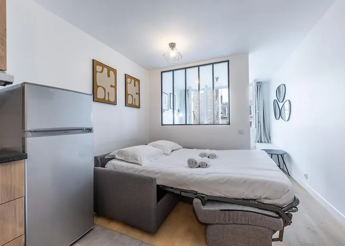 Comfortable , Porte-doree District, Lägenhet Paris