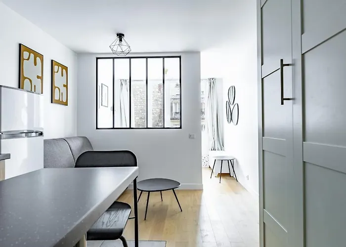 Comfortable , Porte-doree District, *